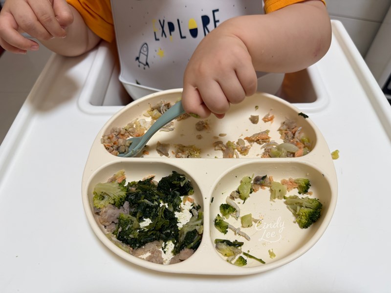 [育兒] 媽咪學苑【赫媽咪寶寶矽膠餐具組+水杯+剪刀+恐龍組